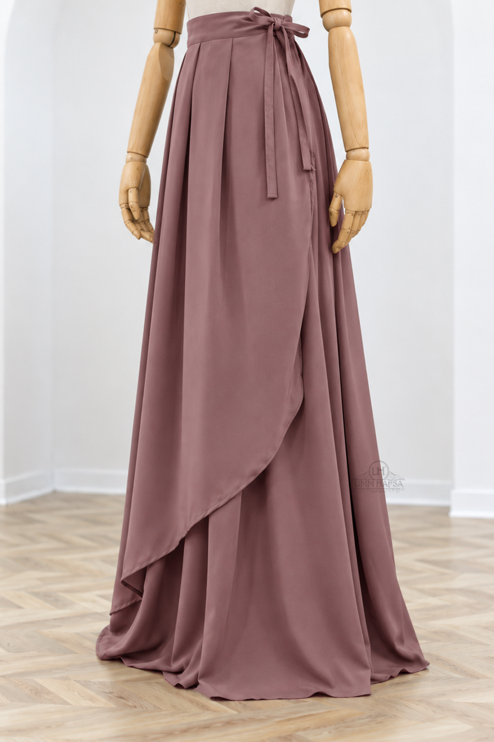 Jupe Portefeuille by Umm Hafsa – Longue, Ample et Fluide – Woolpeach Premium