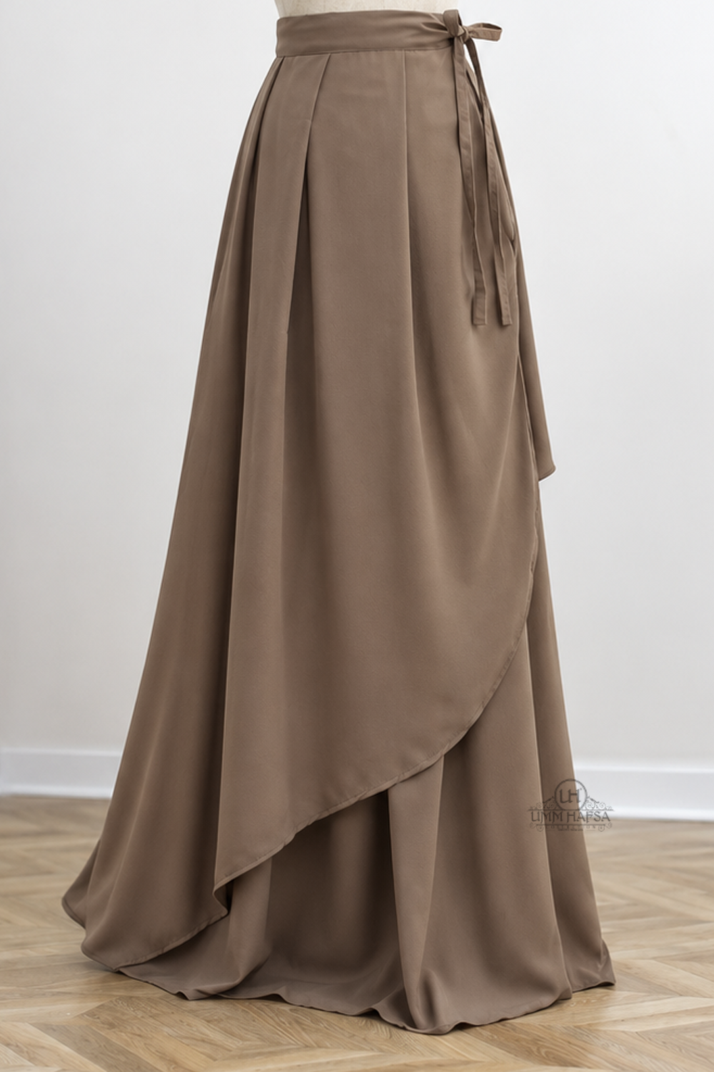 Jupe Portefeuille by Umm Hafsa – Longue, Ample et Fluide – Woolpeach Premium