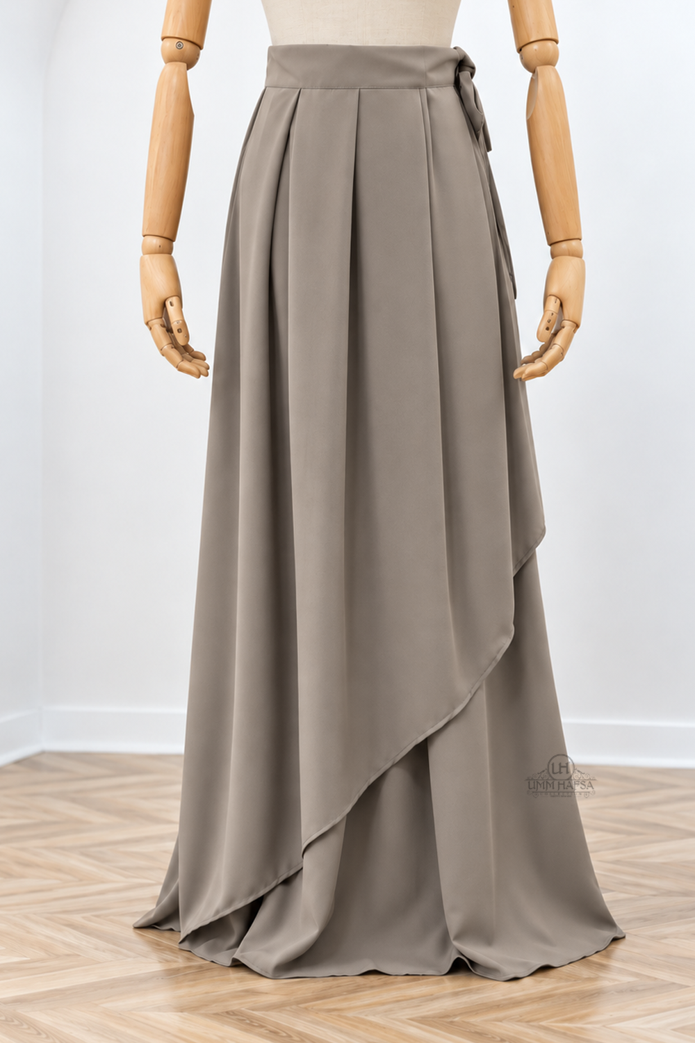 Jupe Portefeuille by Umm Hafsa – Longue, Ample et Fluide – Woolpeach Premium