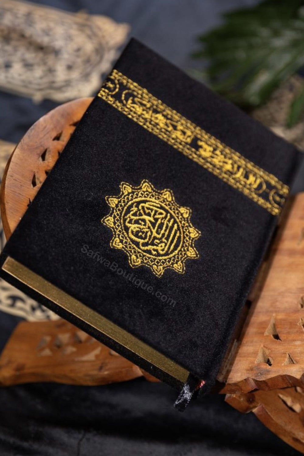 Coran Kaaba Arabe – Couverture Velours Noir Brodée Or – Mushaf Uthmani – Hafs – 14 × 20 cm