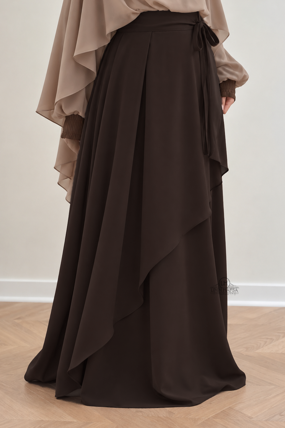 Jupe Portefeuille by Umm Hafsa – Longue, Ample et Fluide – Woolpeach Premium